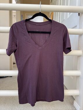 lululemon athletica Plum V-Neck Short Sleeve Tee